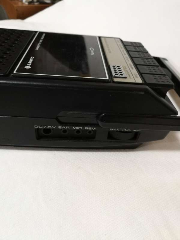 Sanyo Cassette Player/ Recorder in casing- Vintage