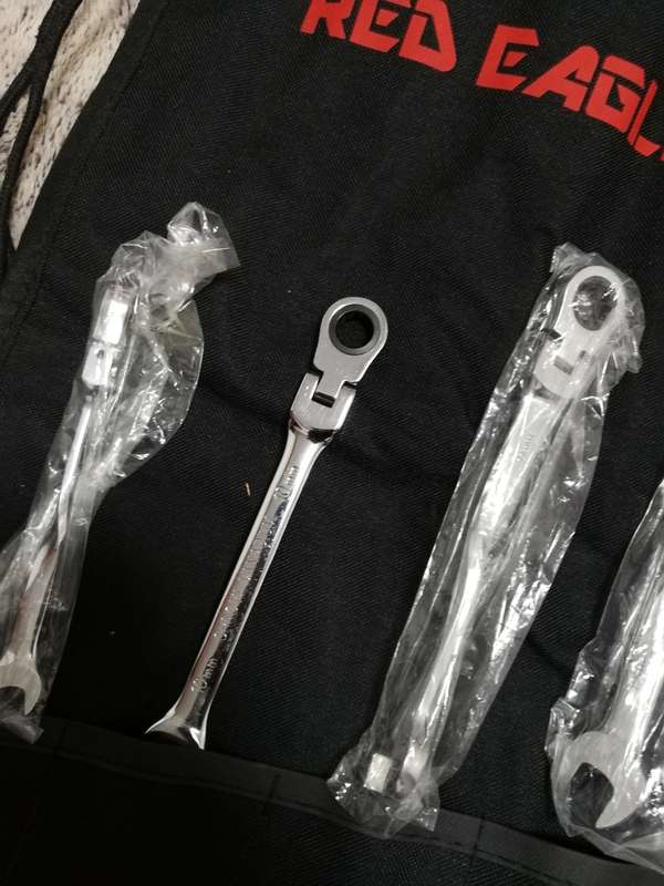8 Piece Swivel Head Ratchet Spanner Set with rollup pouch.