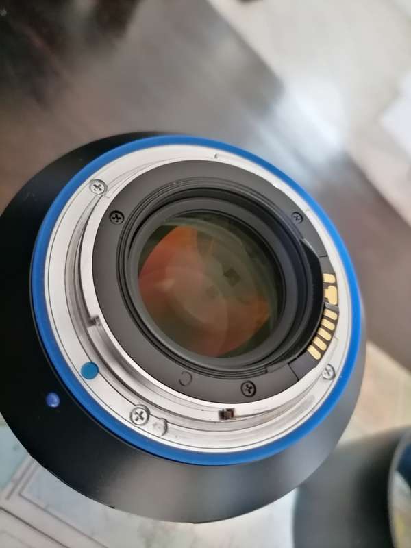 Carl Zeiss milvus 85mm f1.4 ze Canon ef mount