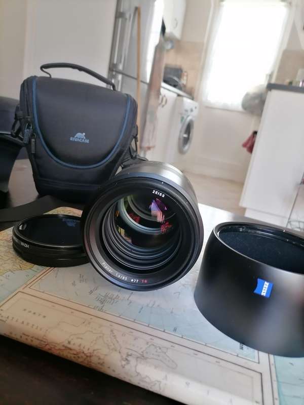 Carl Zeiss milvus 85mm f1.4 ze Canon ef mount