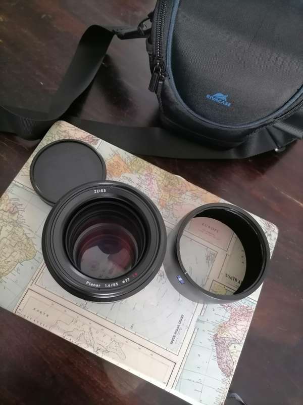 Carl Zeiss milvus 85mm f1.4 ze Canon ef mount