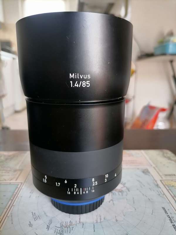 Carl Zeiss milvus 85mm f1.4 ze Canon ef mount