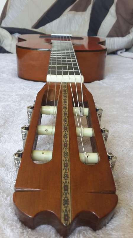 Prestine Vintage Hondo H308 Guitar -Christmas Special Mint condition with 2 new sets of strings