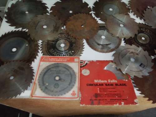 CIRCULAR SAW BLADES. TOTAL OF 19 BLADES. BIDDING ON ALL AS A LOT.