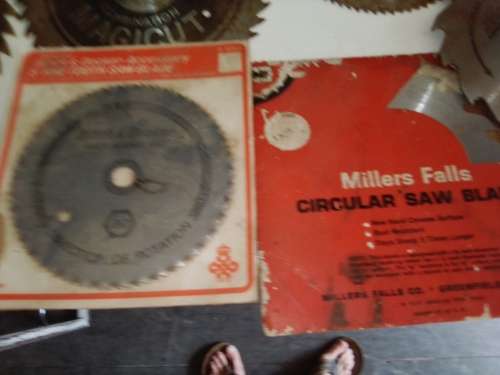CIRCULAR SAW BLADES. TOTAL OF 19 BLADES. BIDDING ON ALL AS A LOT.