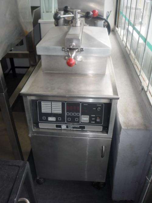 HENNY PENNY (PRESSURE FRYER) - COMPUTRON 7000 - NO BASKET