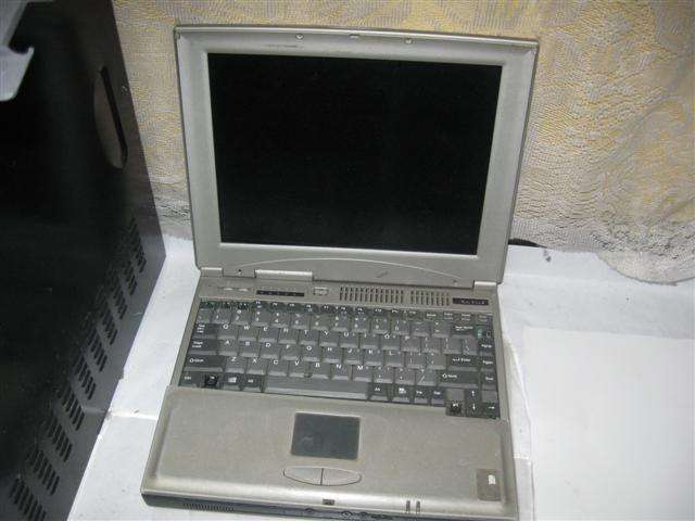LAPTOP MECER CELERON 533MHZ,64MB OF RAM,CDROM