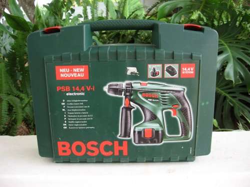CORDLESS BOSCH DRILL IN CASE.