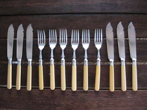 VINTAGE 12Pc SILVER FISH KNIFE SET (EPNS)