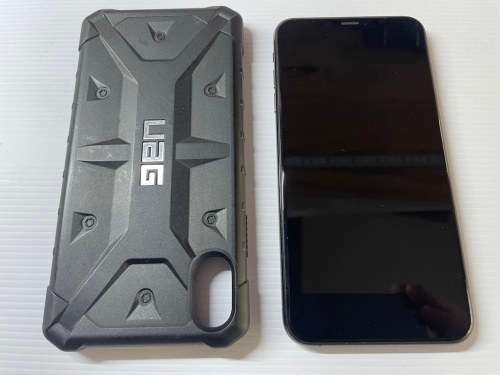 Apple Iphone XS Max Space grey 64Gb + 10W Wireless Charger + UAG cover