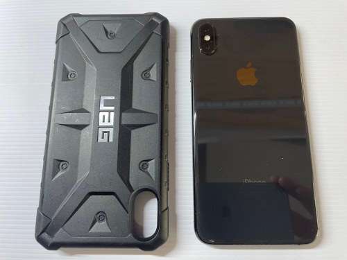 Apple Iphone XS Max Space grey 64Gb + 10W Wireless Charger + UAG cover