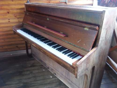 stunning old Piano      love the sound of music