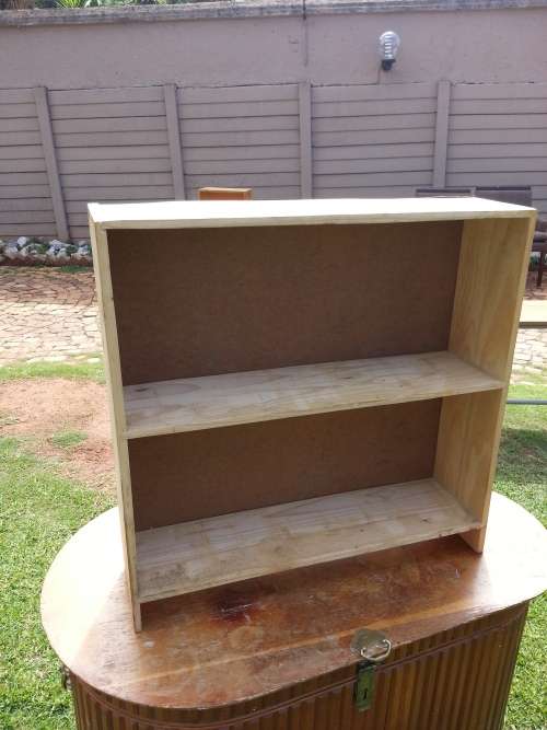 stunning bookshelf