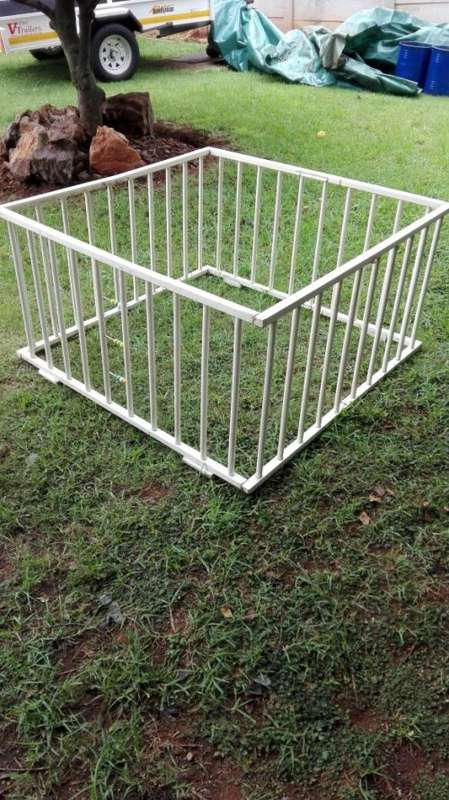 VINTAGE BABY PLAY PEN