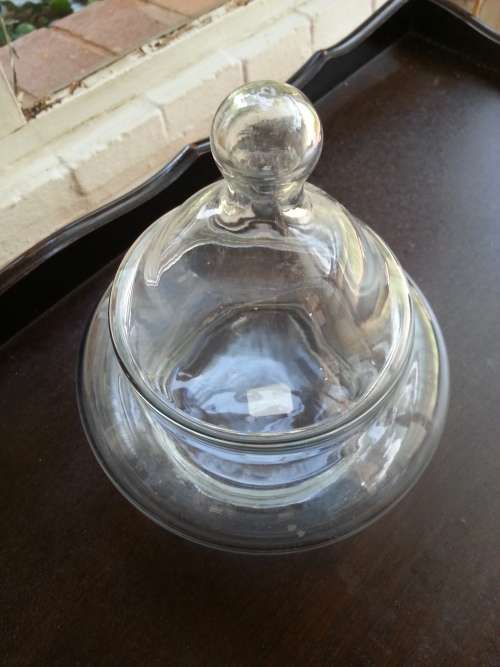 STUNNING GLASS BOWL WITH LID