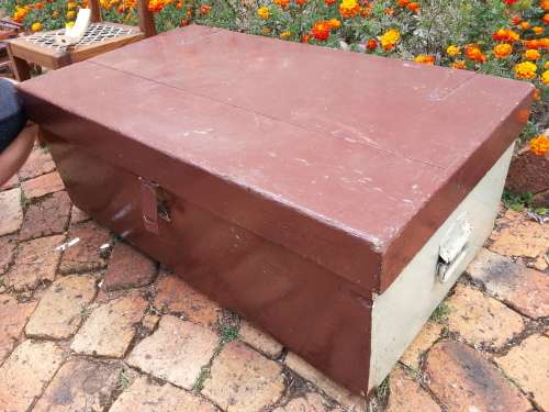 VINTAGE WOODEN TRUNK