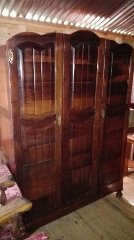 FANTASTIC BALL AND CLAW 3 DOOR WARDROBE
