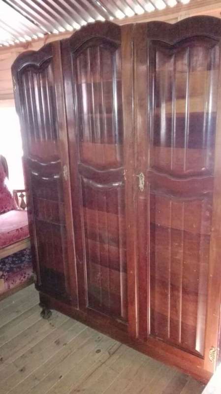 FANTASTIC BALL AND CLAW 3 DOOR WARDROBE