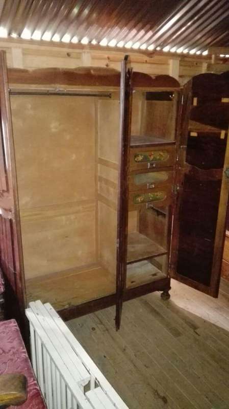 FANTASTIC BALL AND CLAW 3 DOOR WARDROBE