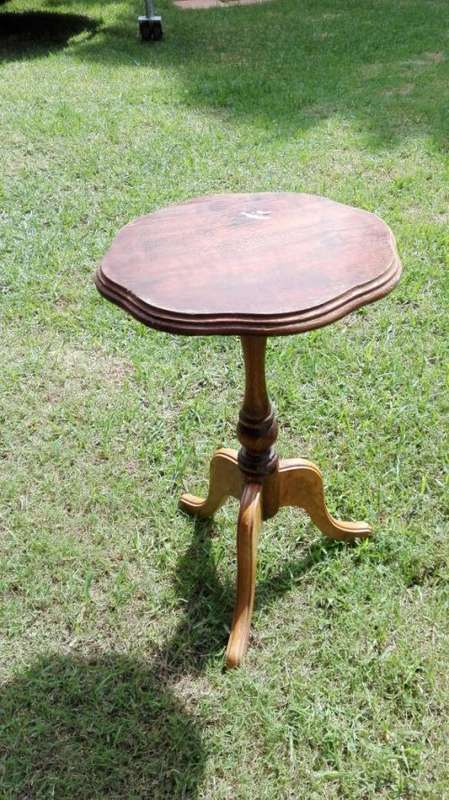 SMALL SIDE TABLE