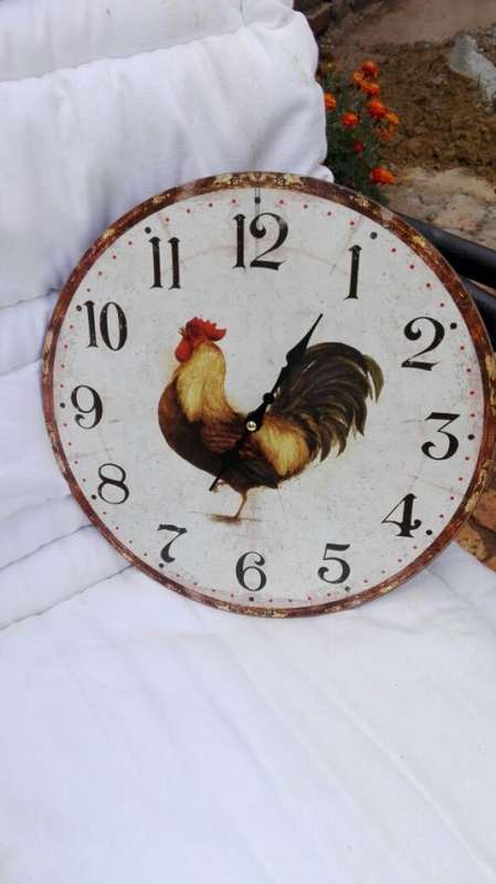 OLD LOOKING CLOCK