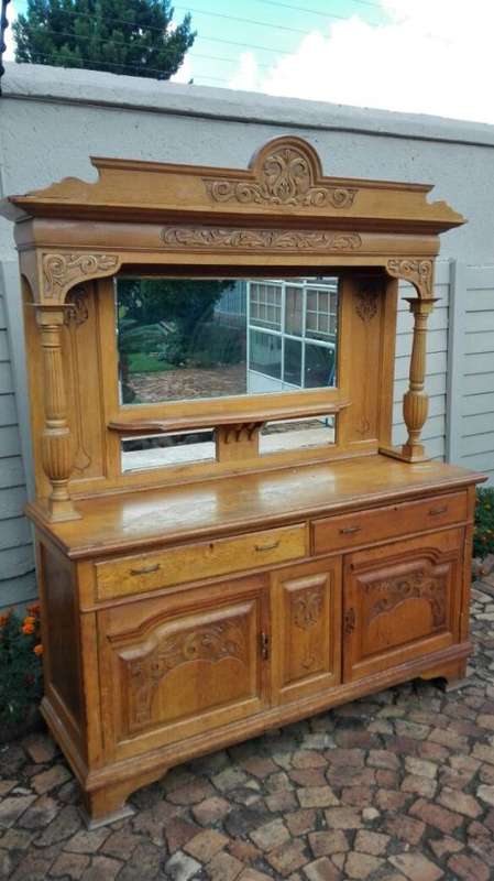 AMAZING SOLID OAK HAND CARVED SIDE BOARD FANTASTIC PIECE OF HISTORY