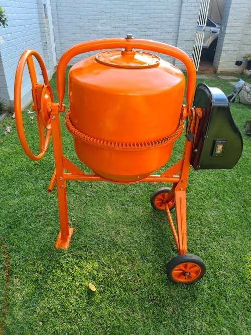 Concrete Mixer (120litre) 220V Excellent Condition