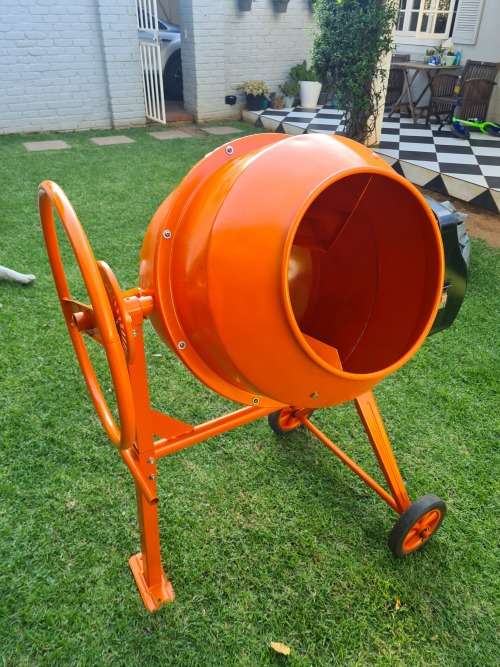 Concrete Mixer (120litre) 220V Excellent Condition