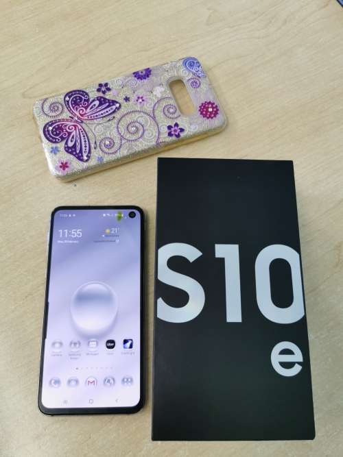 Samsung galaxy S10e on Auction now!!! Pearl white