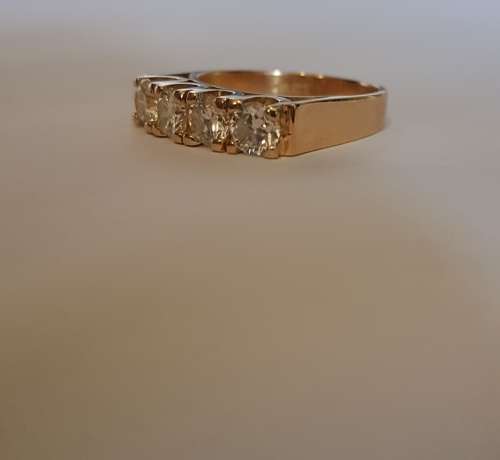 Stunning 1.2ct diamond ring set in 18ct gold