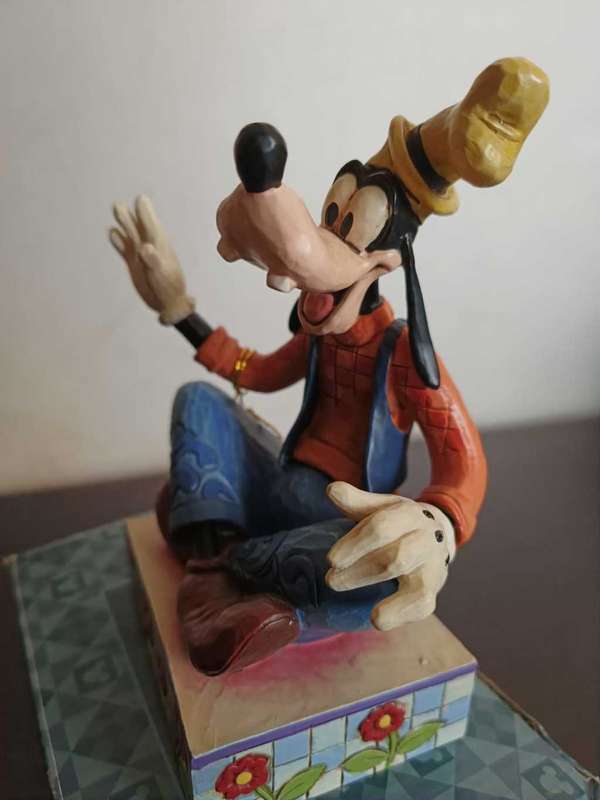 Walt Disney Showcase Collection Goofy "Gawrsh!" Figurine #4011752 Jim Shore
