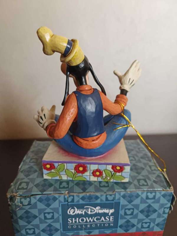 Walt Disney Showcase Collection Goofy "Gawrsh!" Figurine #4011752 Jim Shore