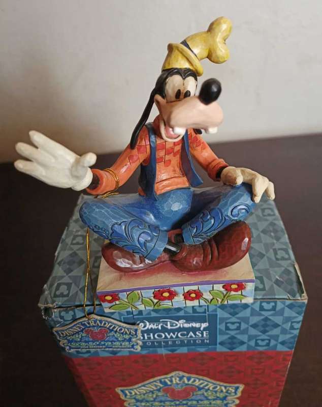Walt Disney Showcase Collection Goofy "Gawrsh!" Figurine #4011752 Jim Shore