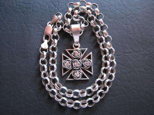 Exquisite Sterling Silver Cross with a Cz Stone in the centre of each Rose on a Chunky Chain