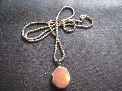 A Lovely Little Sterling Silver Oval Locket & Chain