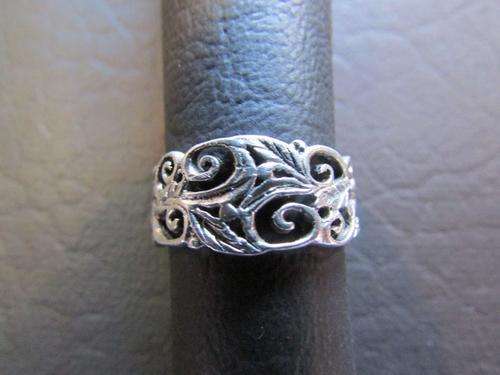 BEAUTIFUL STERLING SILVER RING
