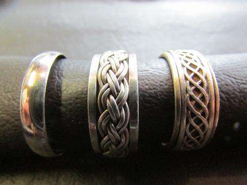 THREE STERLING SILVER GENTS RINGS AS ONE LOT