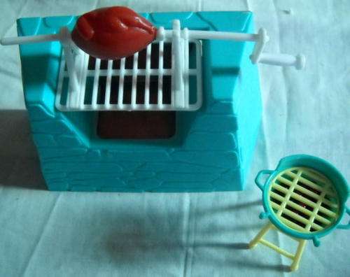 PLASTIC BRAAI TOY