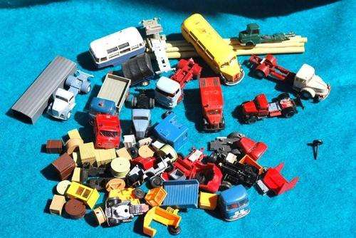 HO assorted modell car and truck parts, boxes, etc.