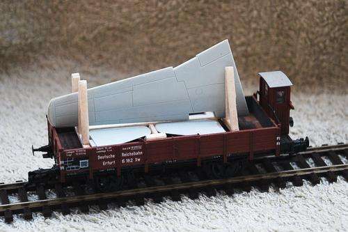 HO  load for freight wagon or truck, aeroplane parts