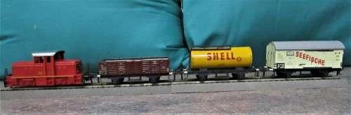 Fleischmann HO diesel engine 1306 with 3 good wagons - rare items in top condition, collectors items