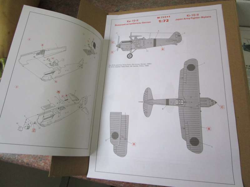 Biplanes 1930 - 40s, 3 airplanes in one kit in scale 1:72