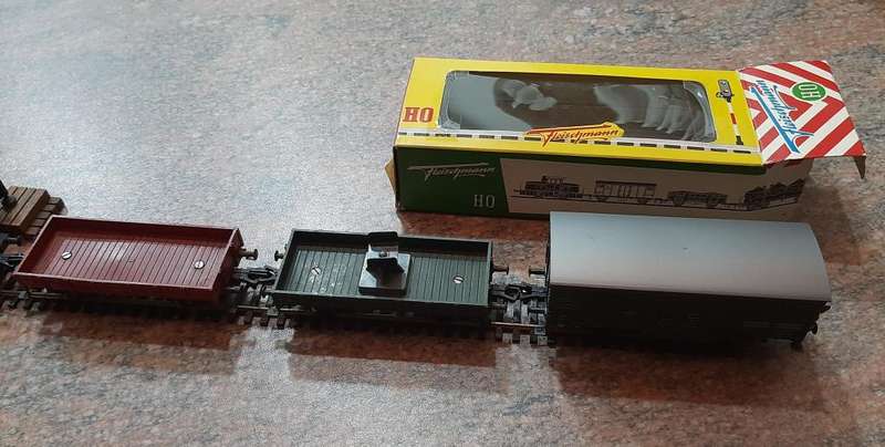 Fleischmann hO crane train, 1 locomotive BR80 and 5 wagons.