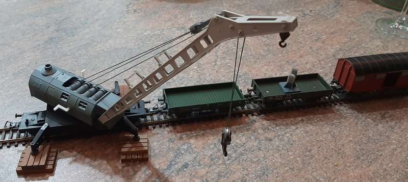 Fleischmann hO crane train, 1 crane and 3 wagons.