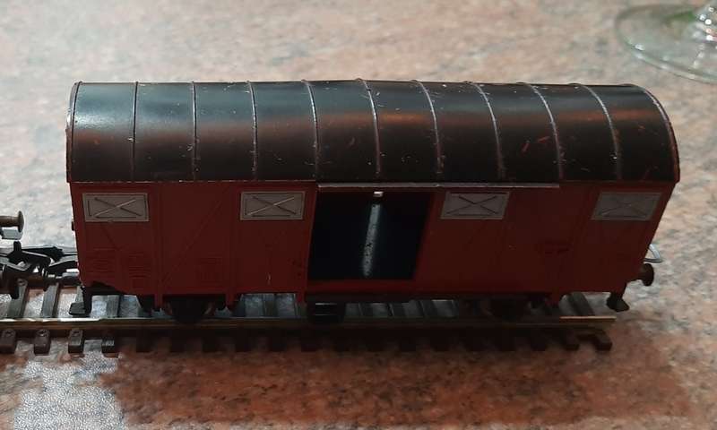 Fleischmann hO crane train, 1 crane and 3 wagons.