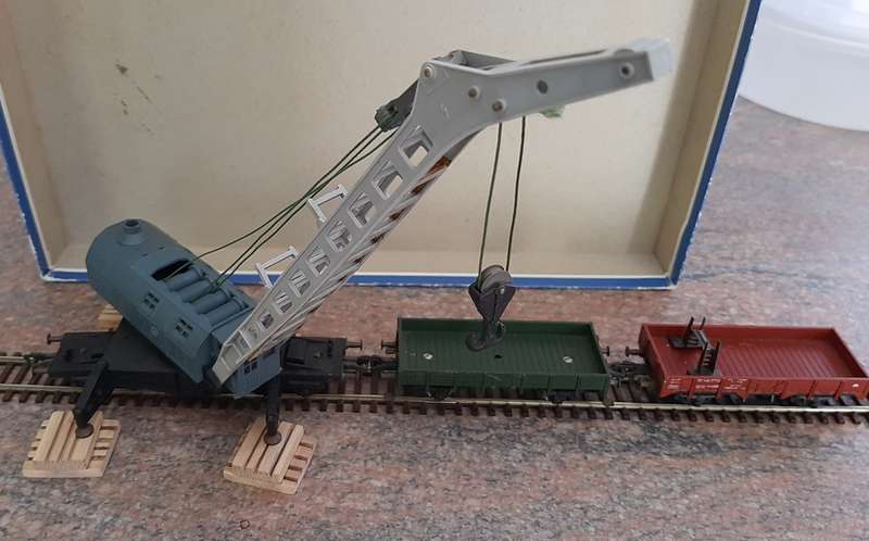 Fleischmann hO crane train, 2 wagons. Only available until 10.02.2024.