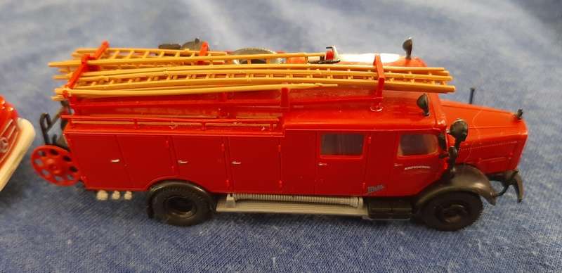 Fire trucks 3, hO Wiking, Preisser, swivel ladder with rescue basket.