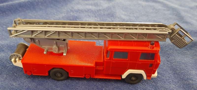 Fire trucks 3, hO Wiking, Preisser, swivel ladder with rescue basket.