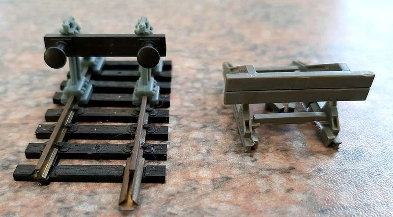 Track ends for hO scale, 2 different types, ROCO and Fleischmann