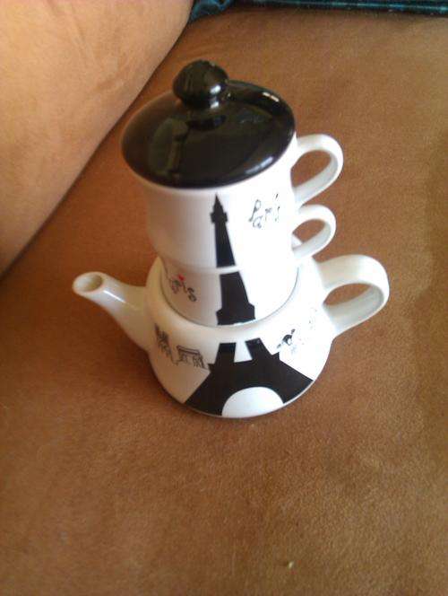 EIFFEL TOWER TEA POT